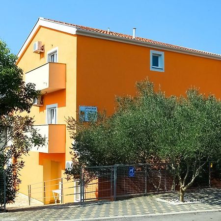 Apartments Villa Orange Zara Esterno foto