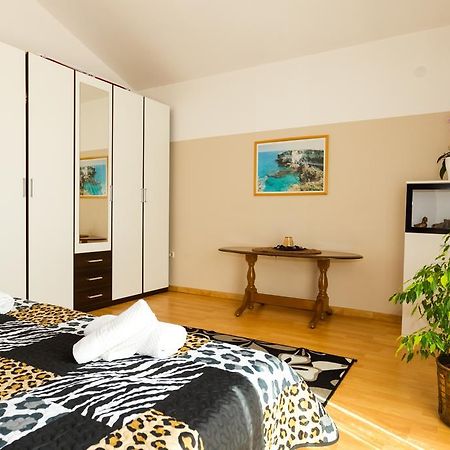 Apartments Villa Orange Zara Esterno foto