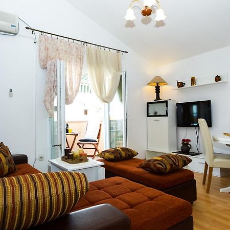 Apartments Villa Orange Zara Esterno foto