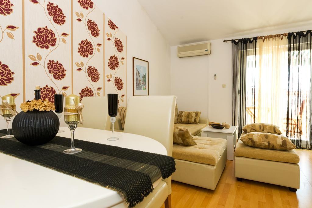 Apartments Villa Orange Zara Esterno foto