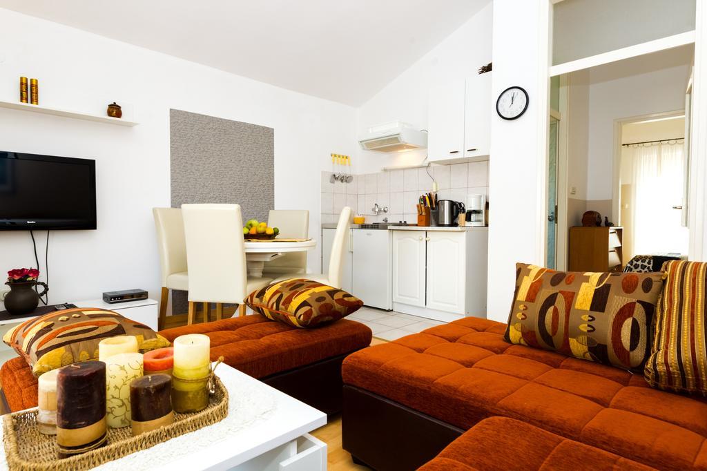 Apartments Villa Orange Zara Esterno foto