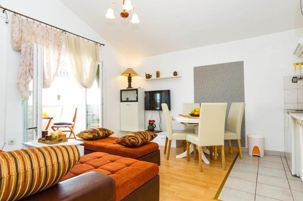 Apartments Villa Orange Zara Esterno foto