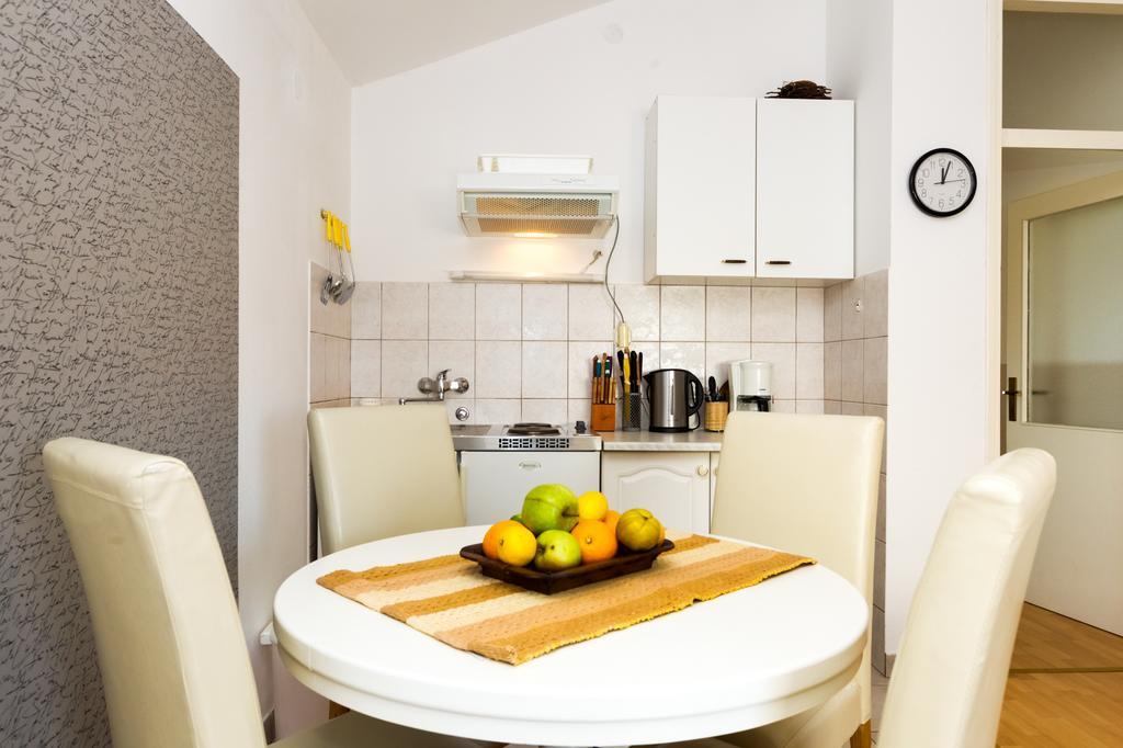 Apartments Villa Orange Zara Esterno foto